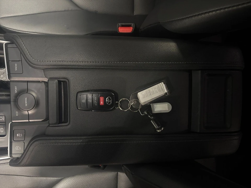 2025 Toyota Highlander - Image 18 of 31