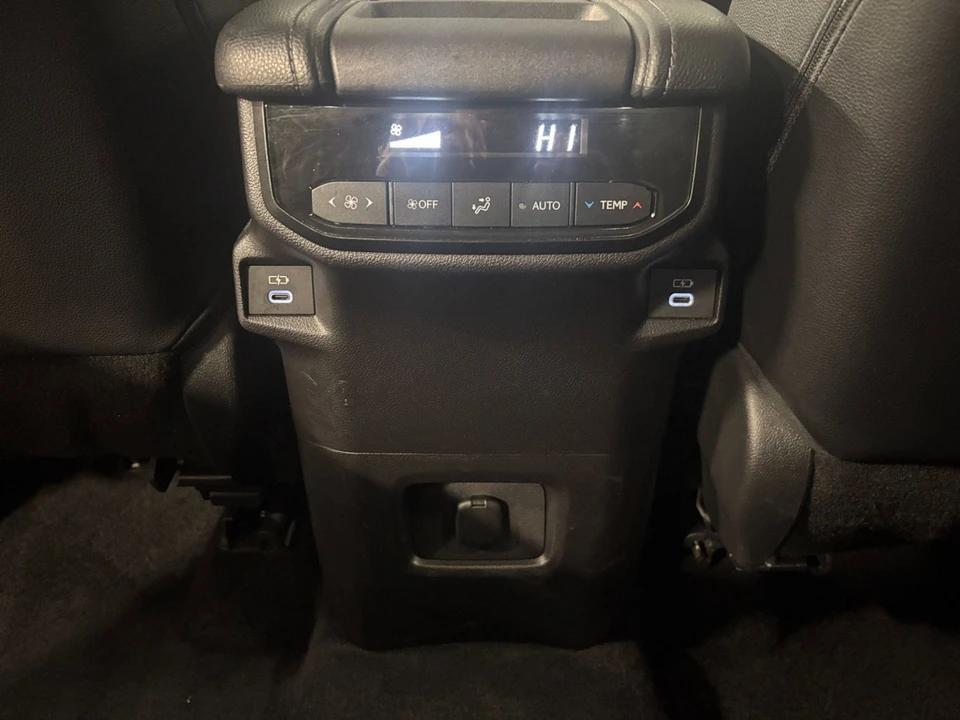 2025 Toyota Highlander - Image 21 of 31
