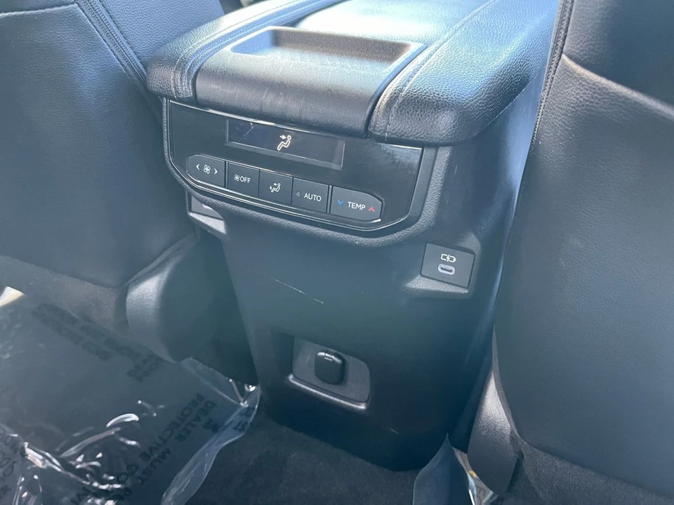 2025 Toyota Highlander - Image 27 of 31