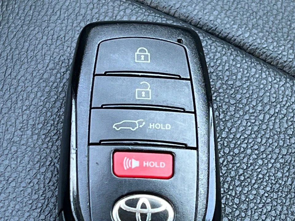 2025 Toyota Highlander - Image 30 of 31