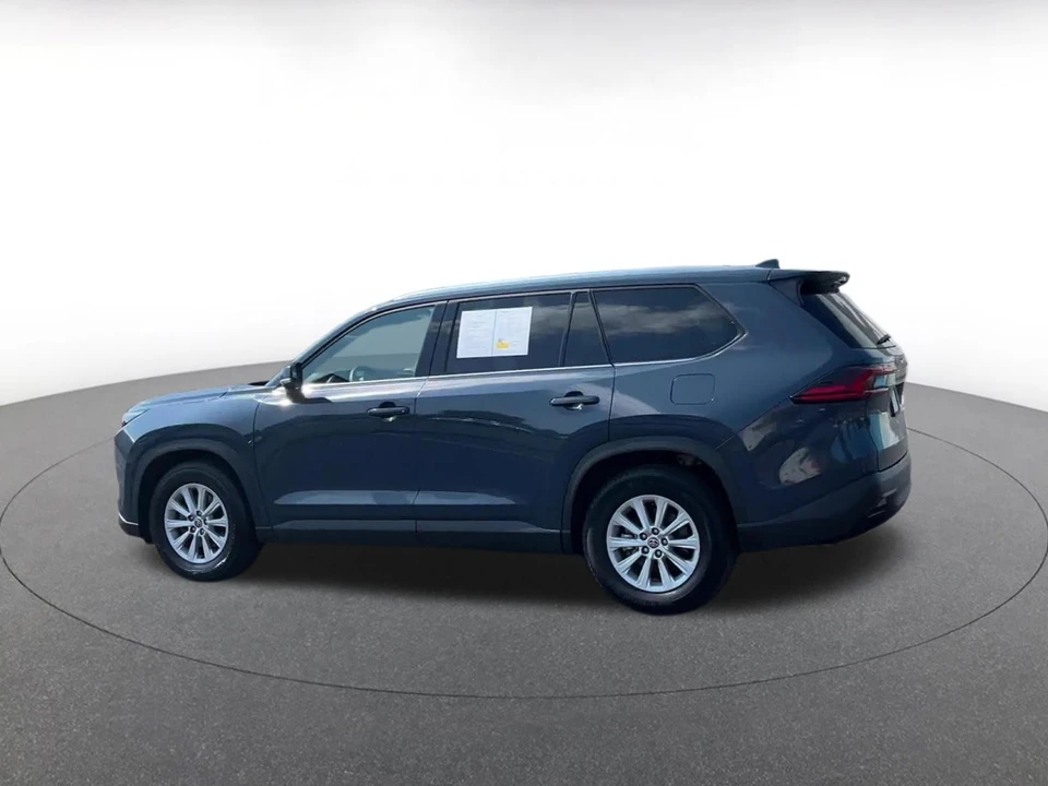 2025 Toyota Highlander - Image 11 of 31