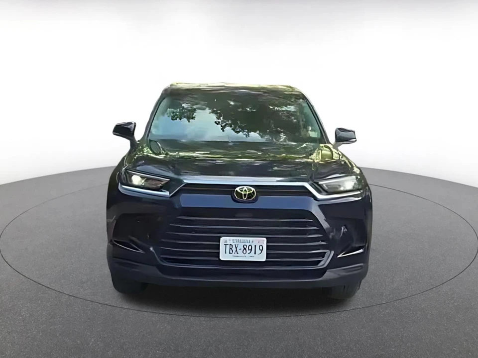 2025 Toyota Highlander - Image 6 of 31