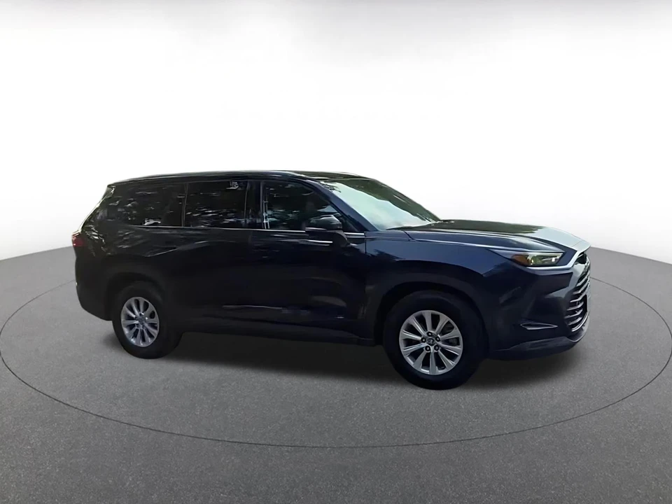 2025 Toyota Highlander - Image 3 of 31