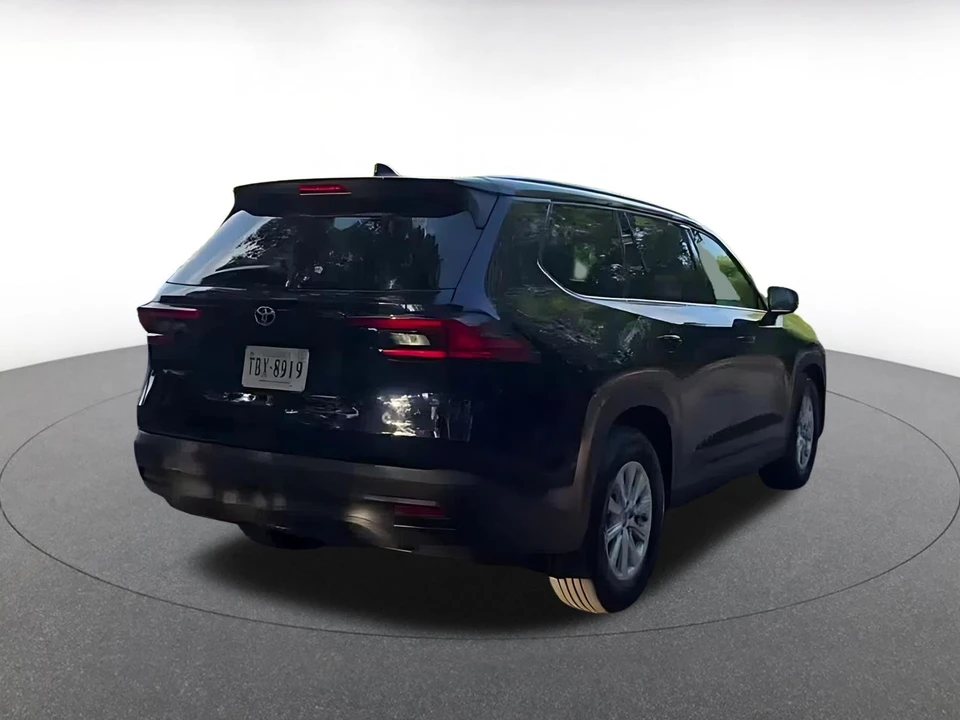 2025 Toyota Highlander - Image 13 of 31