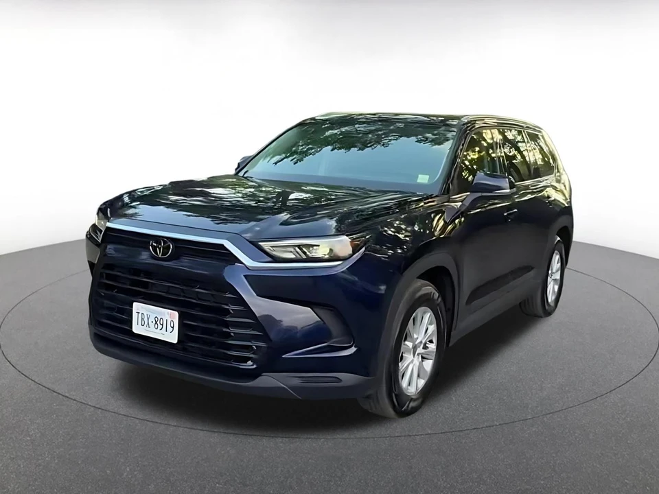 2025 Toyota Highlander - Image 7 of 31