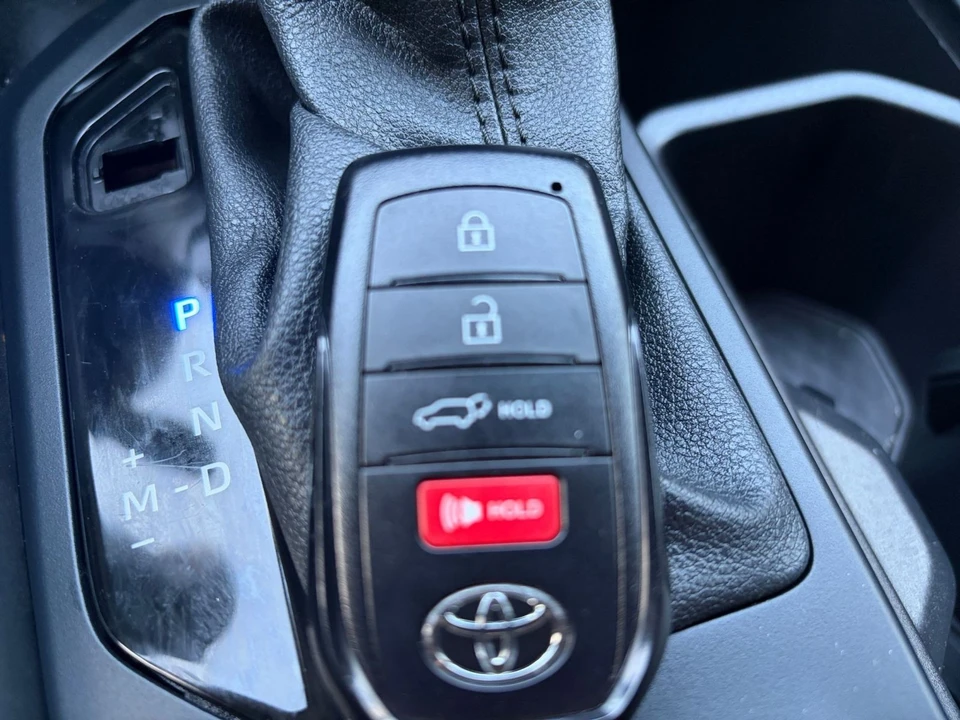 2025 Toyota Highlander - Image 19 of 31
