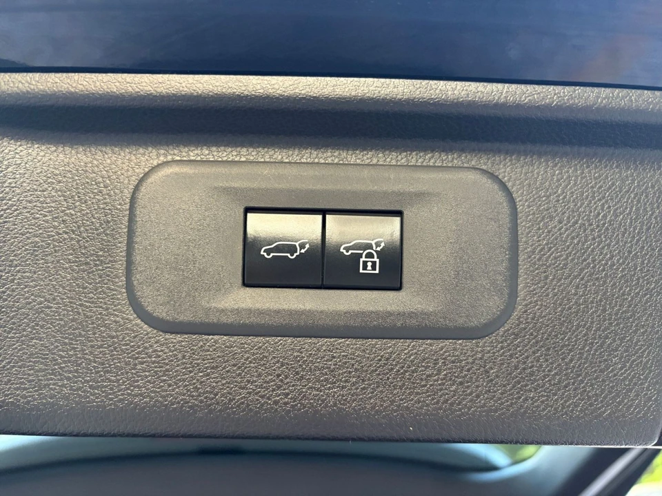 2025 Toyota Highlander - Image 21 of 31