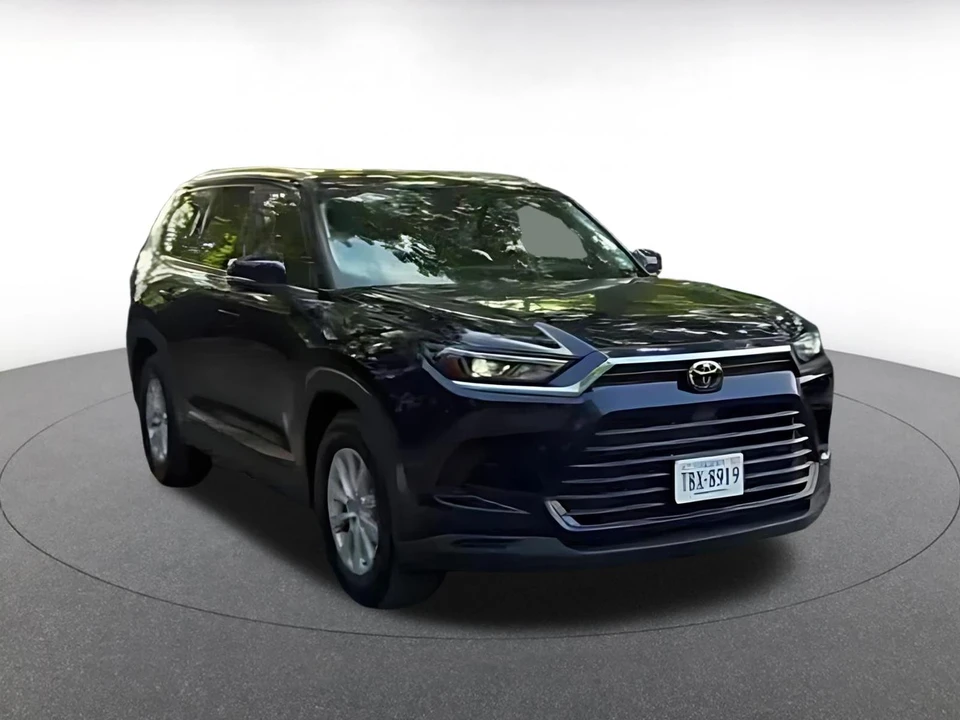 2025 Toyota Highlander - Image 4 of 31