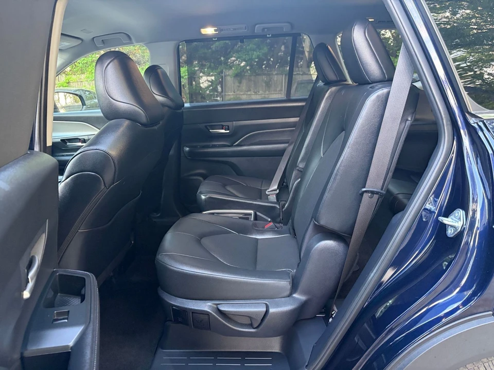 2025 Toyota Highlander - Image 24 of 31