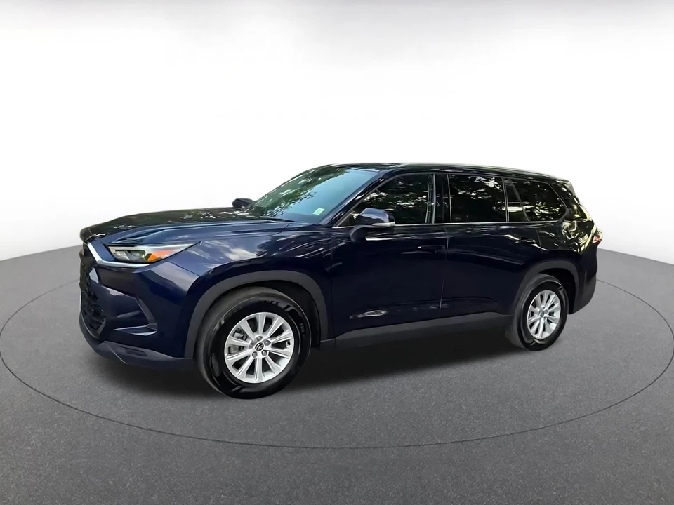 2025 Toyota Highlander - Image 8 of 31