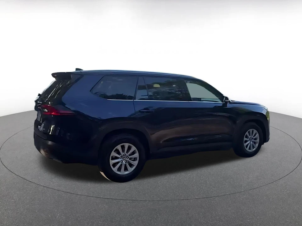 2025 Toyota Highlander - Image 2 of 31