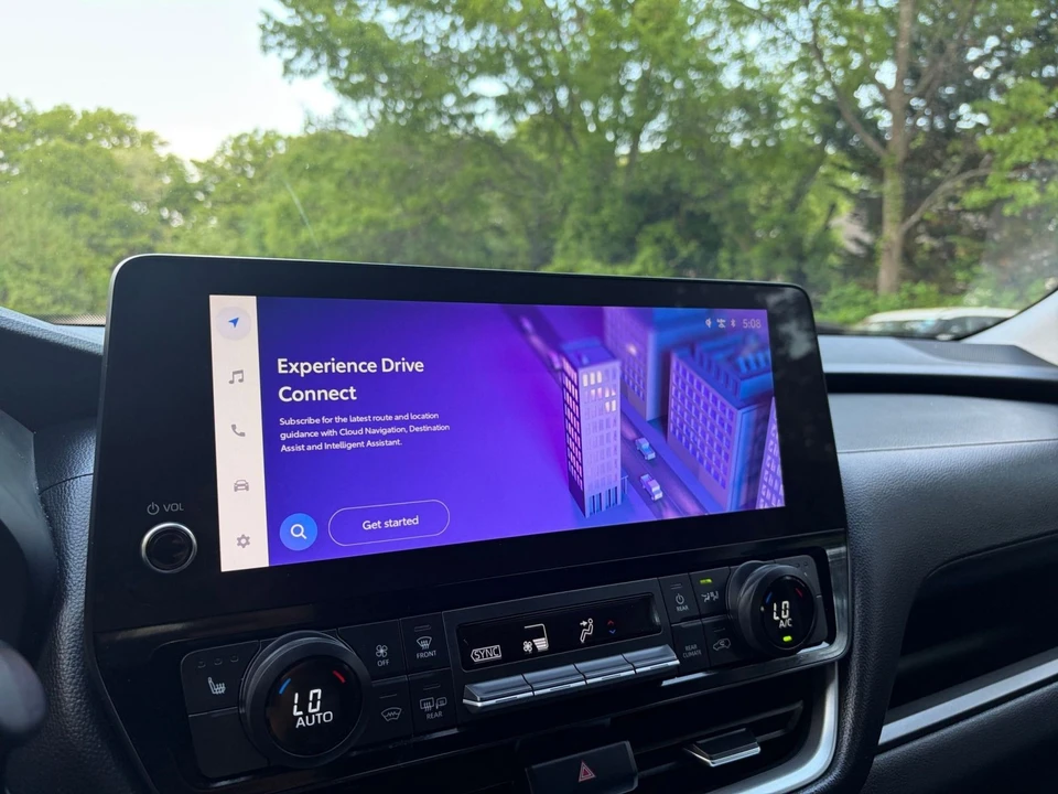 2025 Toyota Highlander - Image 18 of 31