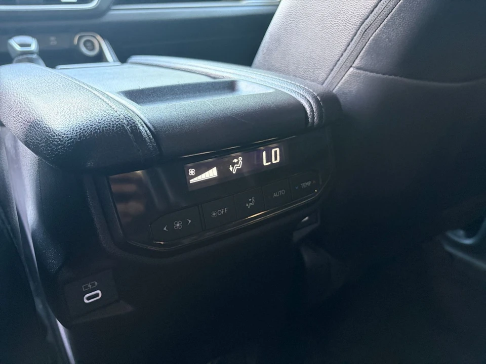 2025 Toyota Highlander - Image 22 of 31