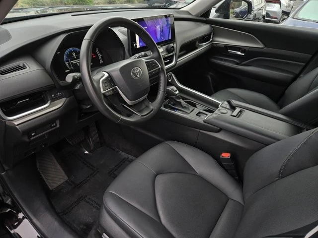2025 Toyota Highlander - Image 8 of 12