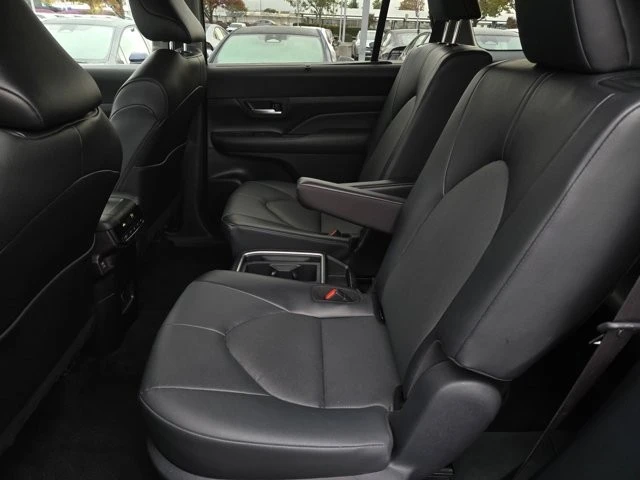 2025 Toyota Highlander - Image 11 of 12