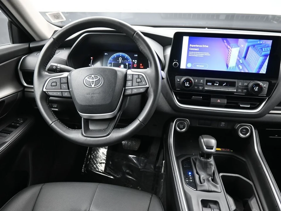 2025 Toyota Highlander - Image 19 of 31