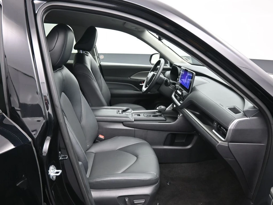 2025 Toyota Highlander - Image 26 of 31
