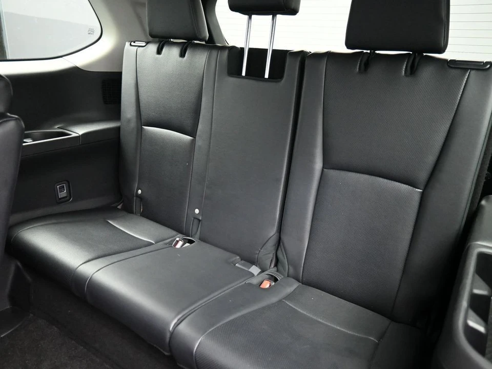 2025 Toyota Highlander - Image 20 of 31