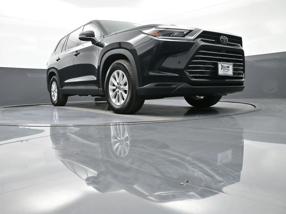 2025 Toyota Highlander - Image 29 of 31