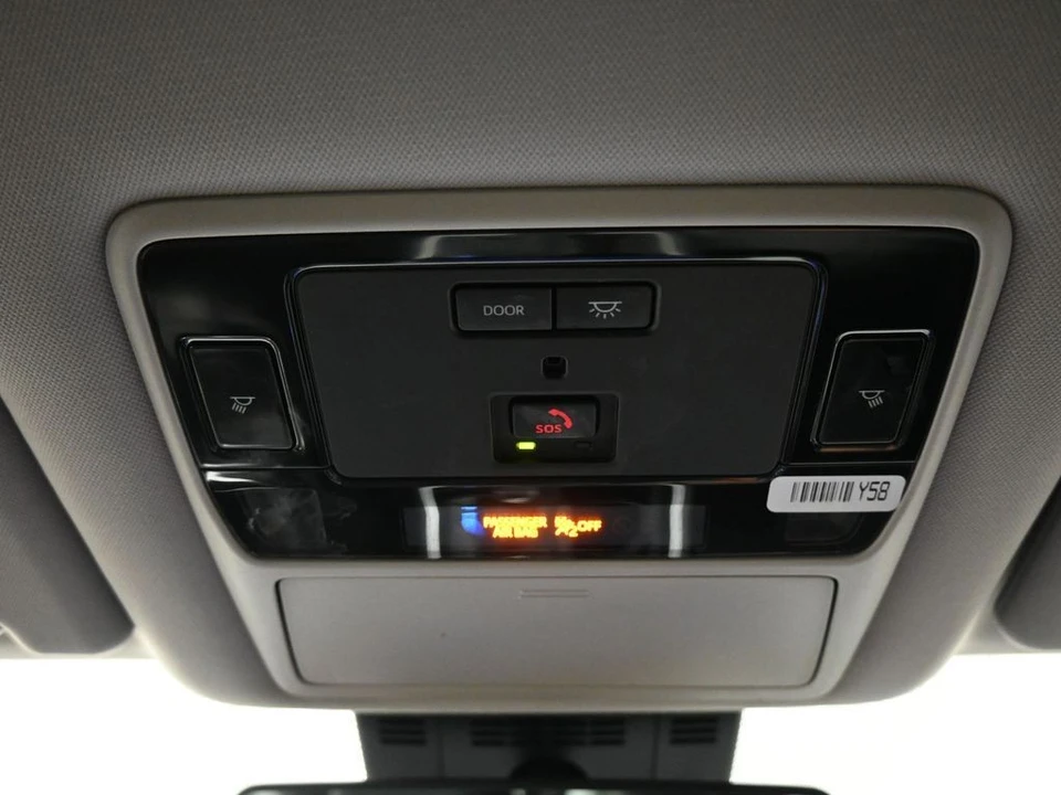 2025 Toyota Highlander - Image 17 of 31