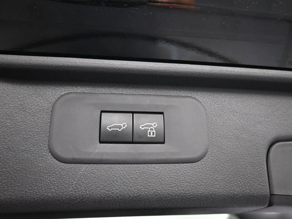 2025 Toyota Highlander - Image 23 of 31