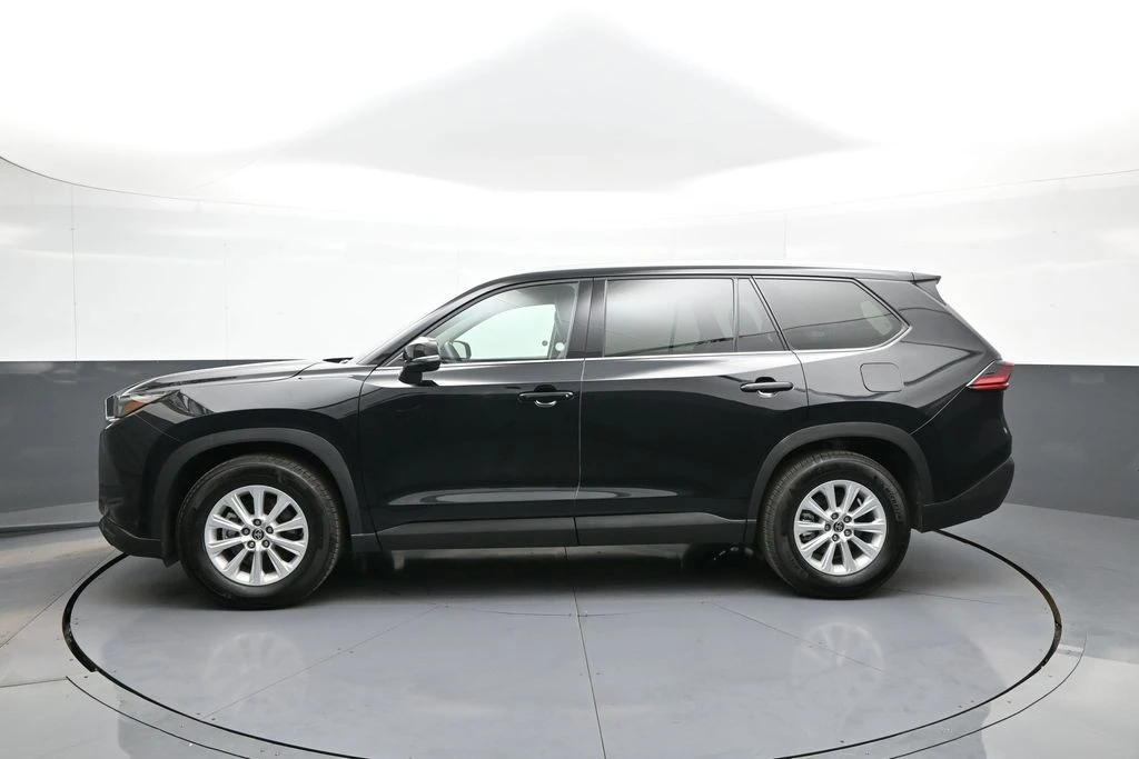 2025 Toyota Highlander - Image 9 of 31