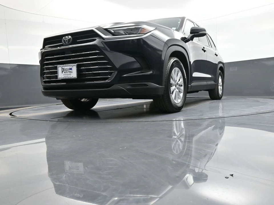 2025 Toyota Highlander - Image 27 of 31