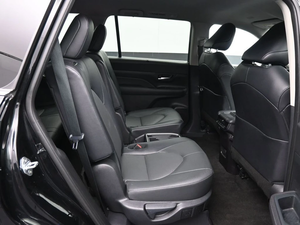 2025 Toyota Highlander - Image 25 of 31