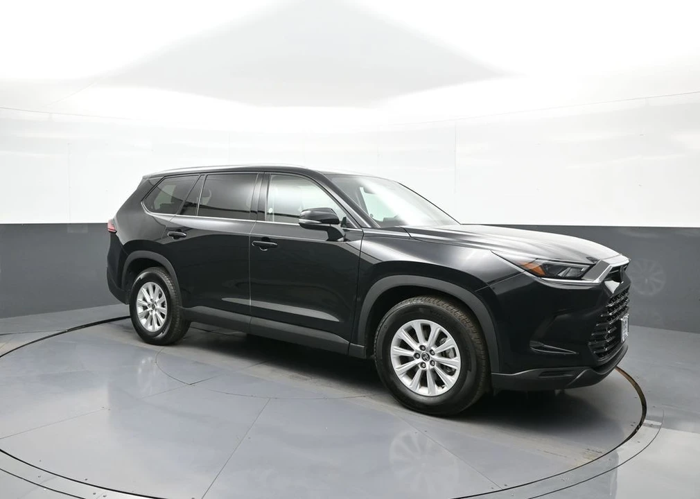 2025 Toyota Highlander - Image 4 of 31