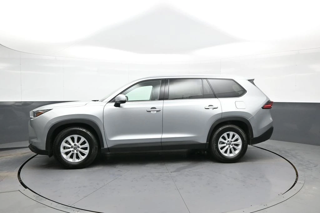 2025 Toyota Highlander - Image 9 of 21