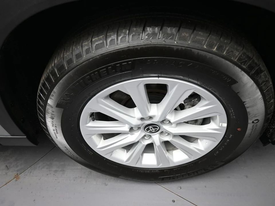 2025 Toyota Highlander - Image 13 of 21