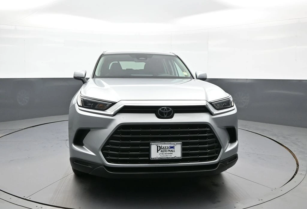 2025 Toyota Highlander - Image 2 of 21