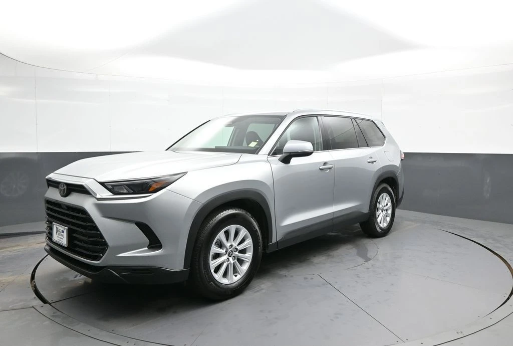 2025 Toyota Highlander - Image 10 of 21