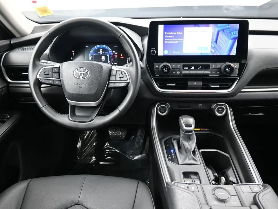 2025 Toyota Highlander - Image 19 of 21