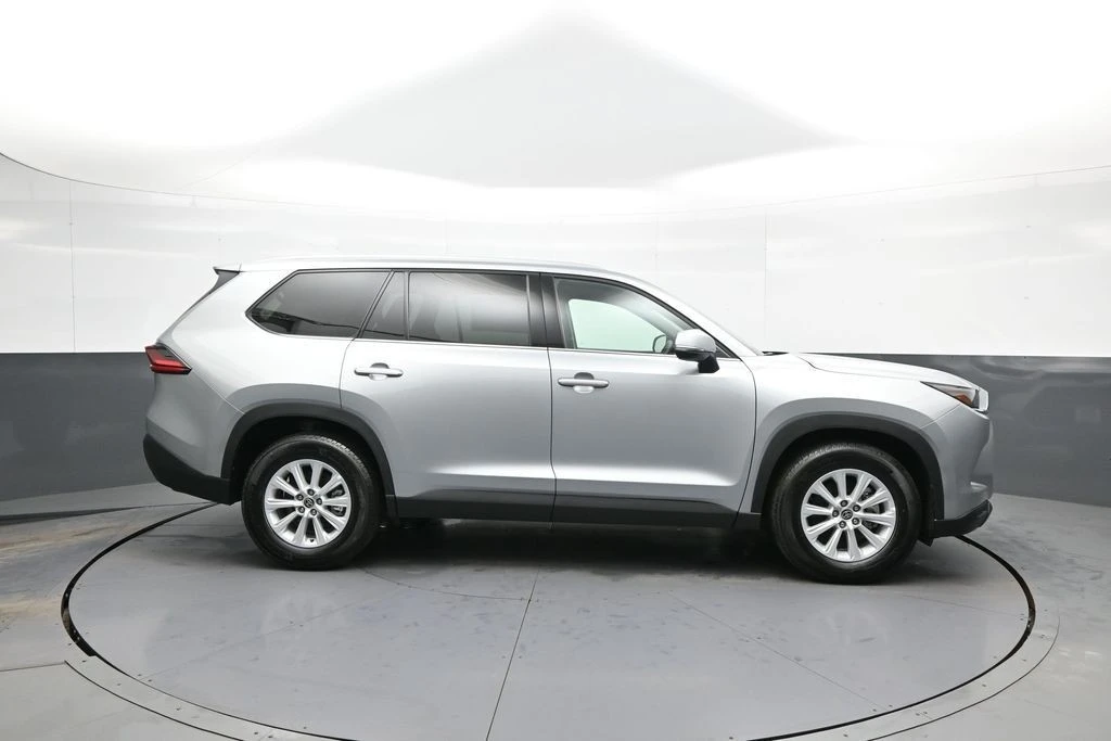 2025 Toyota Highlander - Image 5 of 21