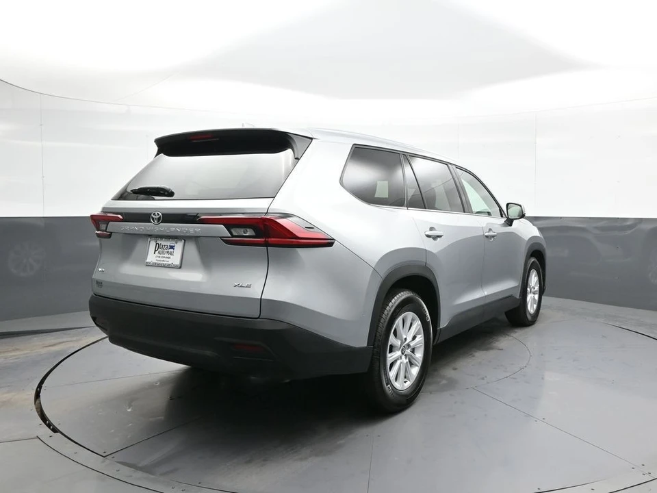 2025 Toyota Highlander - Image 6 of 21