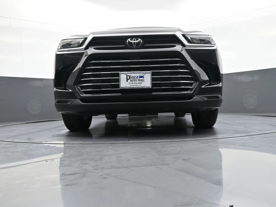 2025 Toyota Highlander - Image 29 of 31