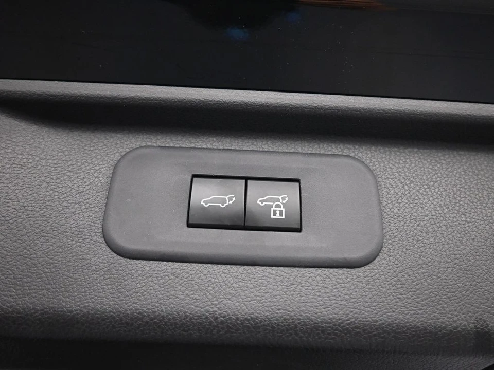 2025 Toyota Highlander - Image 24 of 31
