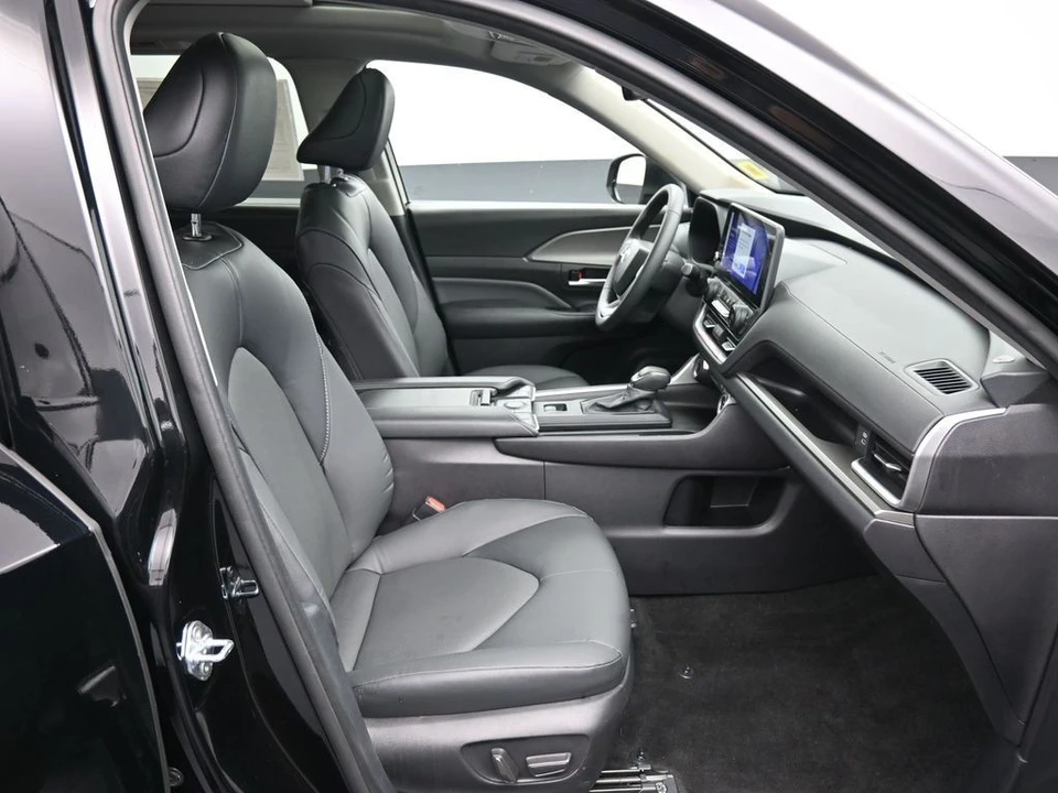 2025 Toyota Highlander - Image 27 of 31
