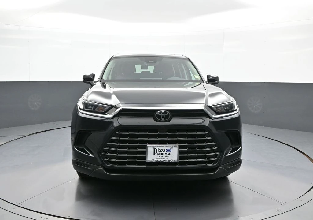 2025 Toyota Highlander - Image 2 of 31