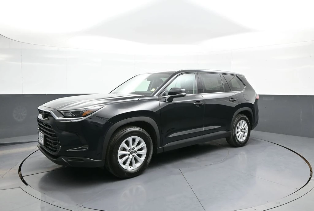 2025 Toyota Highlander - Image 10 of 31