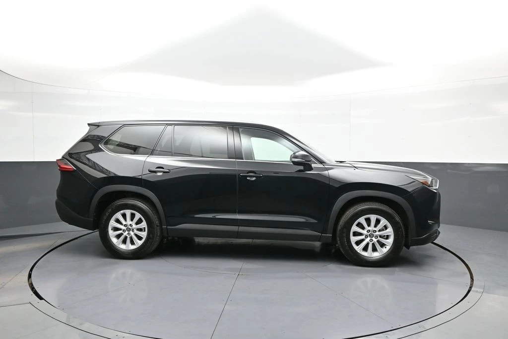 2025 Toyota Highlander - Image 5 of 31