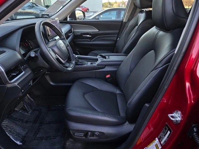 2025 Toyota Highlander - Image 17 of 28