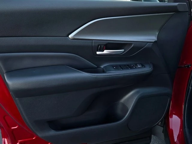 2025 Toyota Highlander - Image 9 of 28