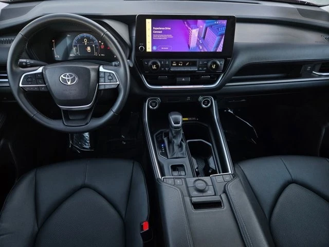 2025 Toyota Highlander - Image 14 of 28