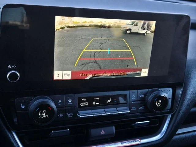 2025 Toyota Highlander - Image 16 of 28