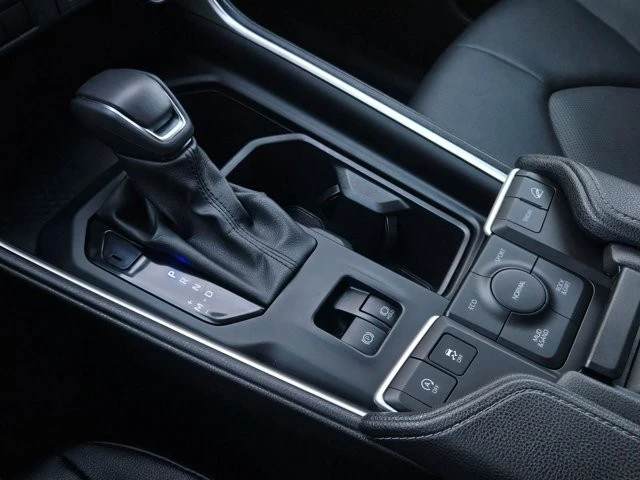 2025 Toyota Highlander - Image 18 of 28