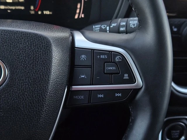 2025 Toyota Highlander - Image 21 of 28