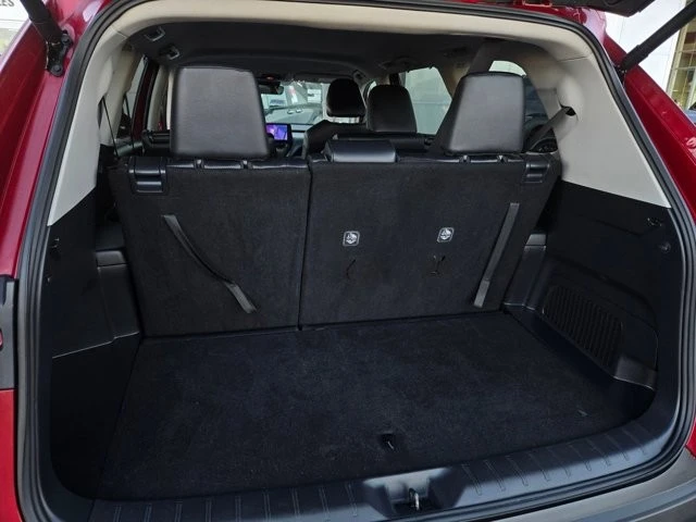 2025 Toyota Highlander - Image 24 of 28