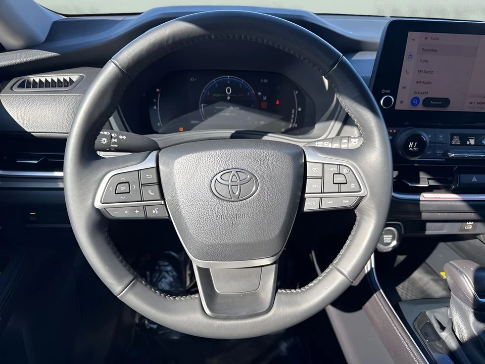 2025 Toyota Highlander - Image 14 of 21